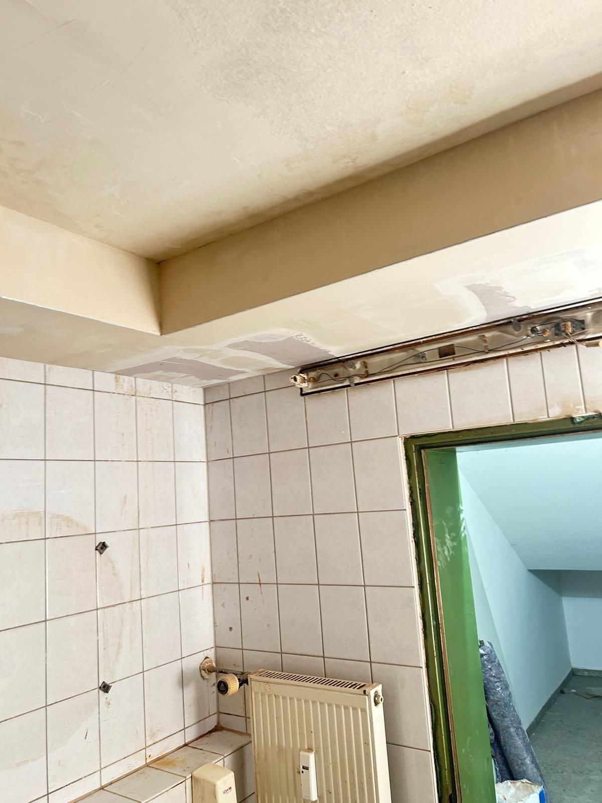 Neue Deckenabkofferung im Sanitärbereich